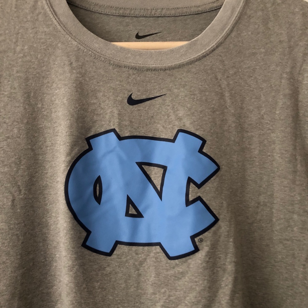 Adult Medium Nike Dri Fit - Carolina